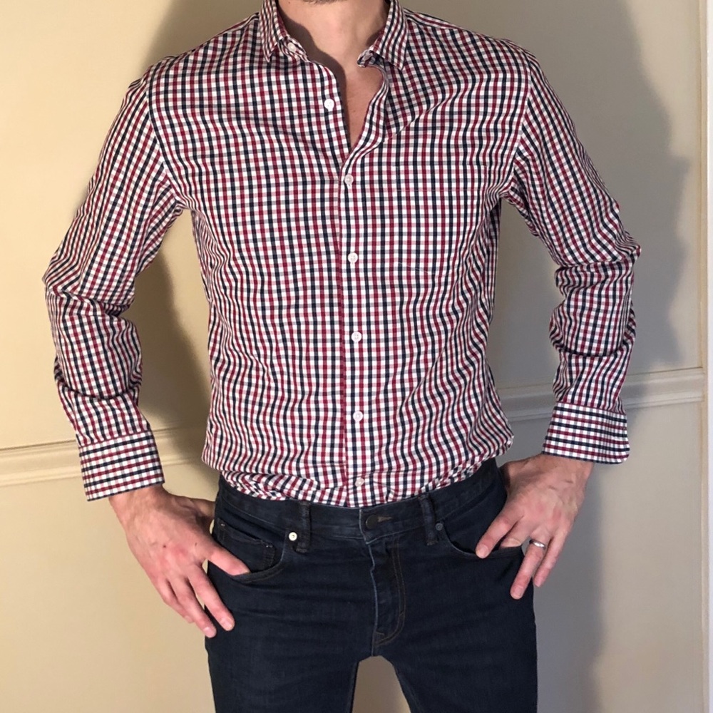 Slim fit men’s dress shirt, wrinkle-free